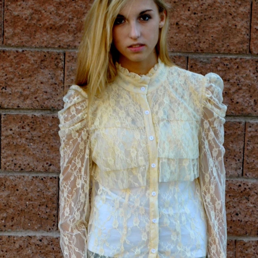 LACE RETRO BLOUSE